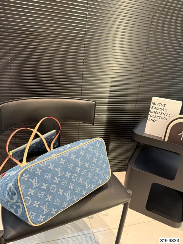 Modern Style Trendy LV Handbag L2093