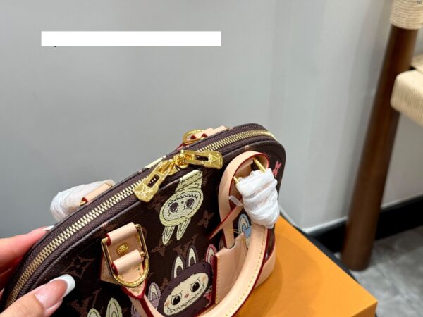 Modern Style Trendy LV Handbag L2061