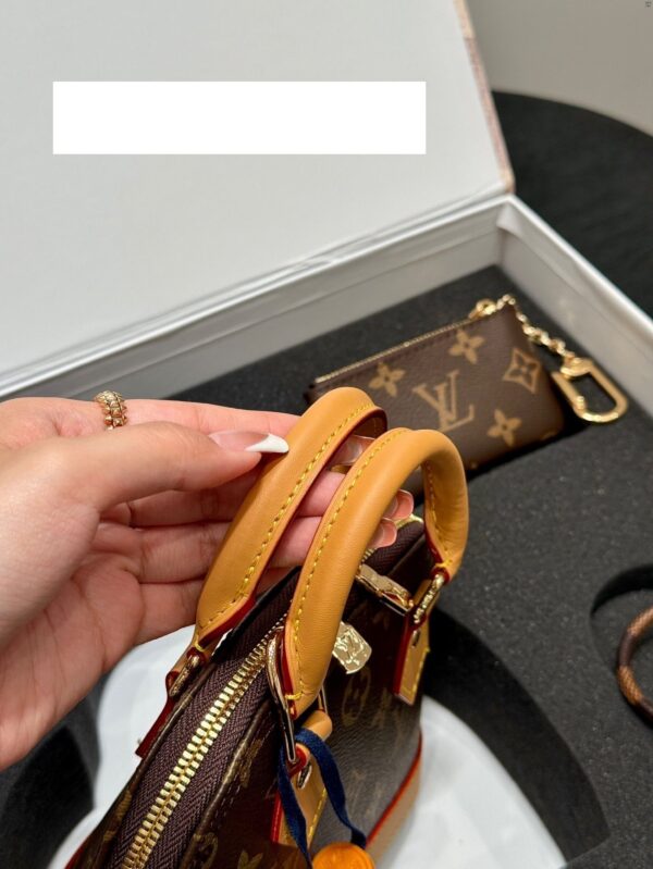 Modern Style Trendy LV Handbag L2060