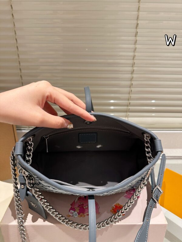 Modern Style Trendy LV Handbag L2042