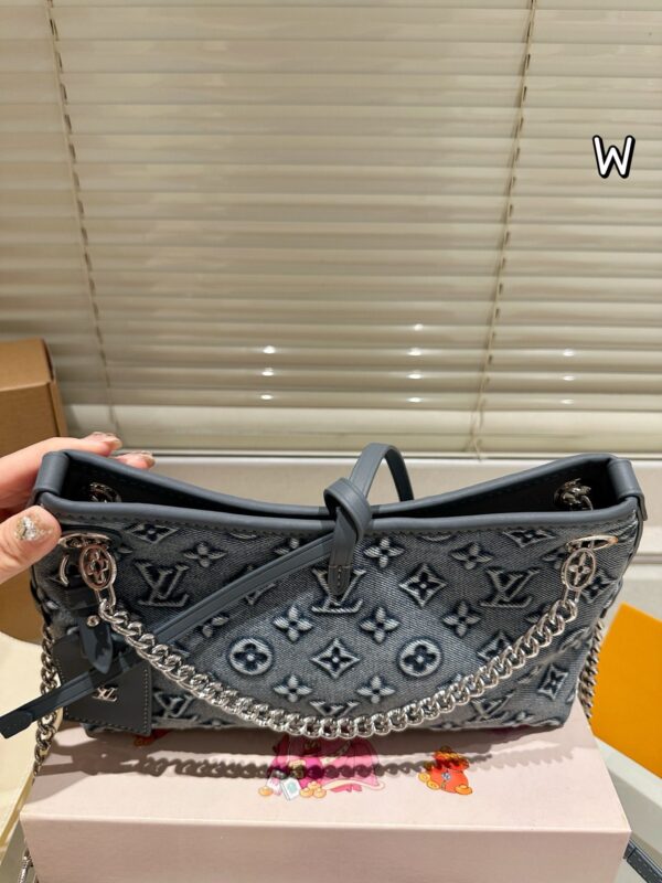 Modern Style Trendy LV Handbag L2042