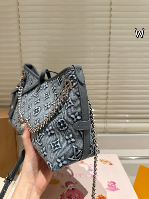 Modern Style Trendy LV Handbag L2042