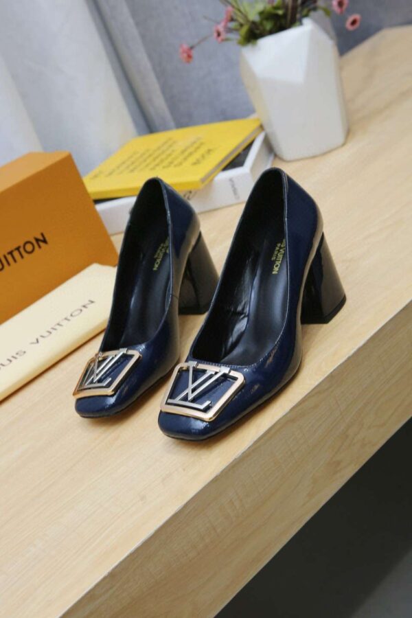 New Collection Fashion Women LV Shoes 011