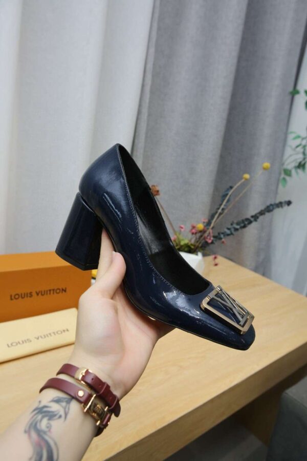 New Collection Fashion Women LV Shoes 011
