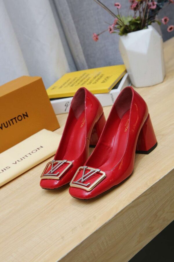 New Collection Fashion Women LV Shoes 011