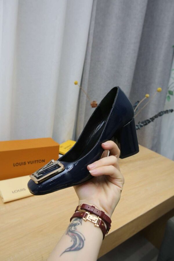 New Collection Fashion Women LV Shoes 011