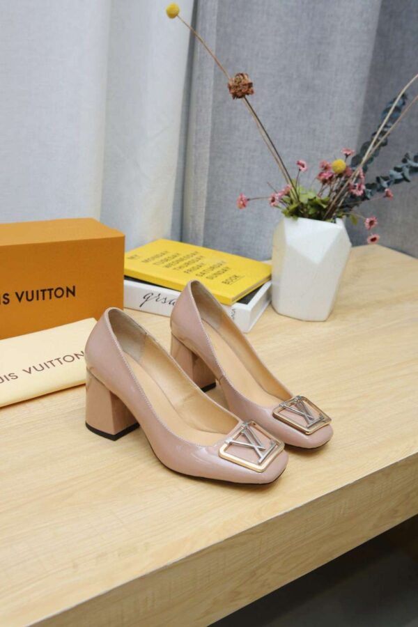 New Collection Fashion Women LV Shoes 011