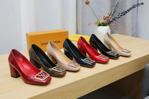 New Collection Fashion Women LV Shoes 011