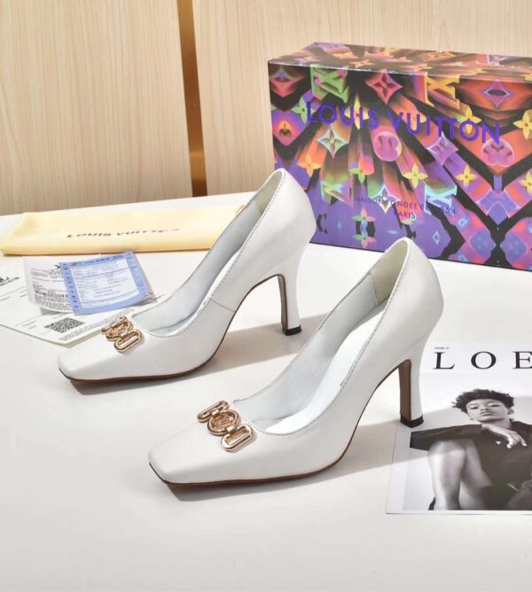 New Collection Fashion Women LV Shoes 050