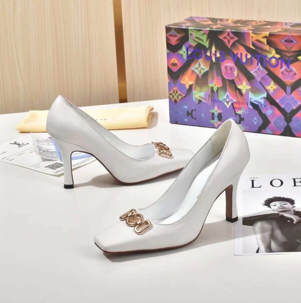 New Collection Fashion Women LV Shoes 050