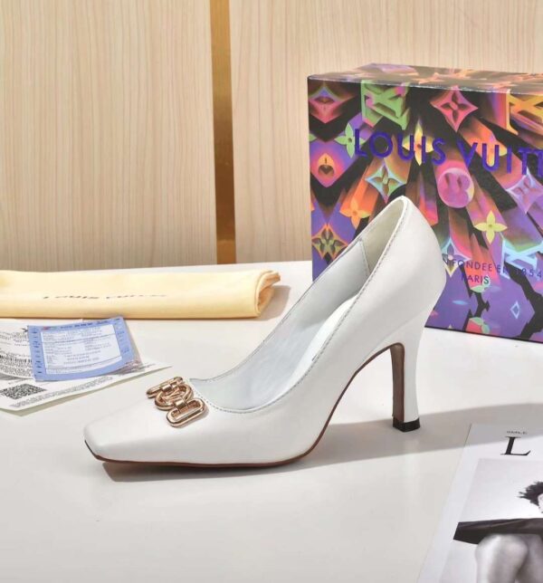 New Collection Fashion Women LV Shoes 050