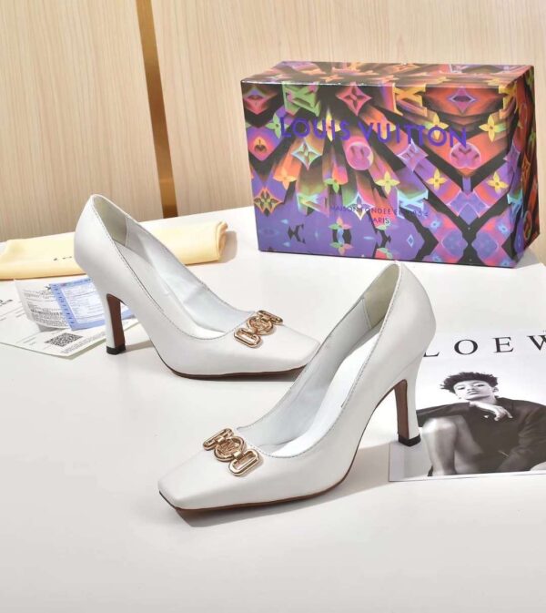New Collection Fashion Women LV Shoes 050