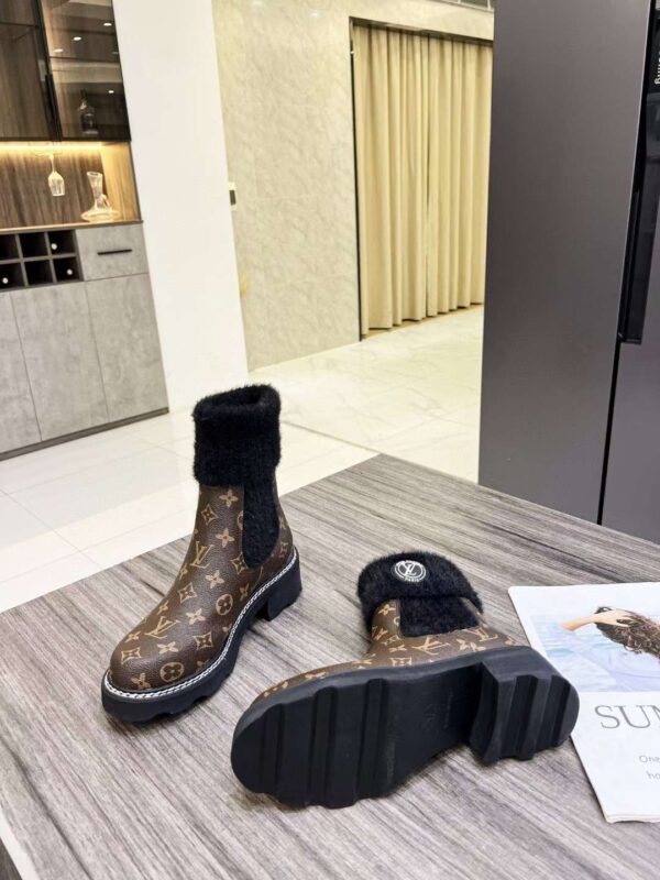New Collection Fashion Women LV Shoes 022