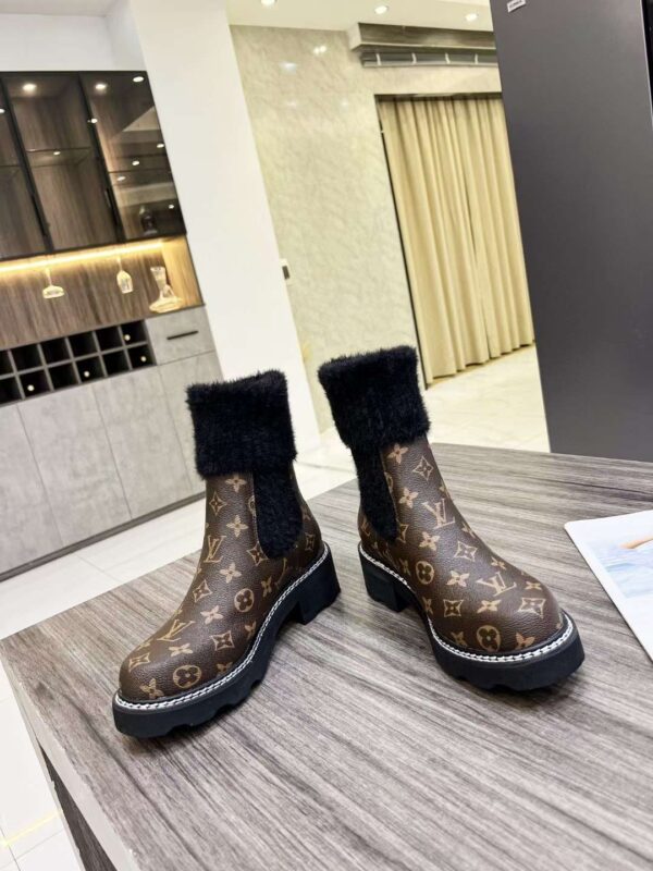 New Collection Fashion Women LV Shoes 022