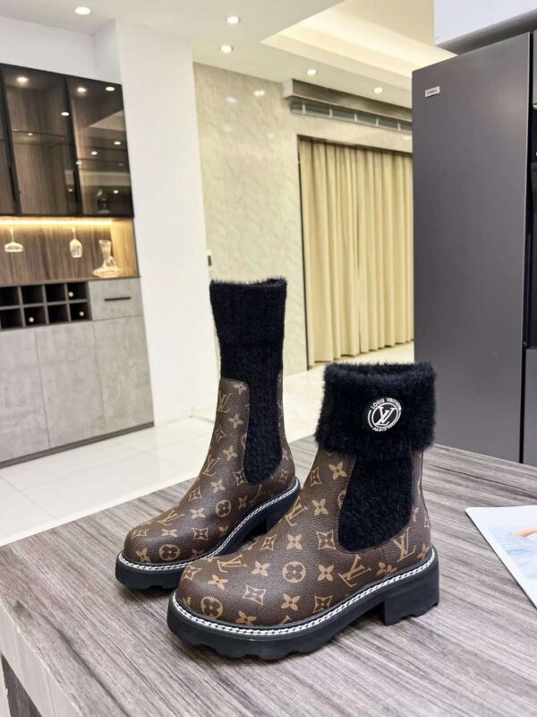 New Collection Fashion Women LV Shoes 022