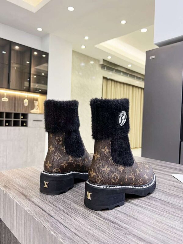 New Collection Fashion Women LV Shoes 022
