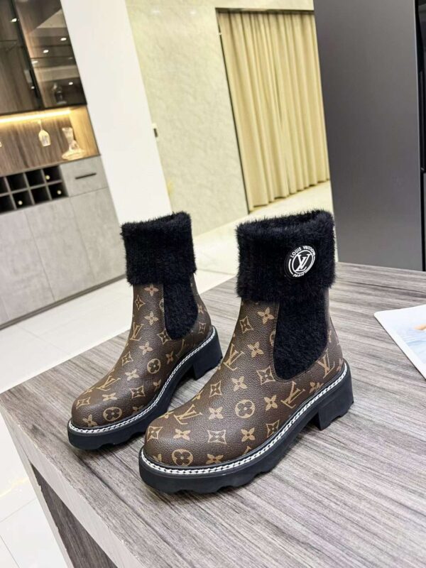 New Collection Fashion Women LV Shoes 022