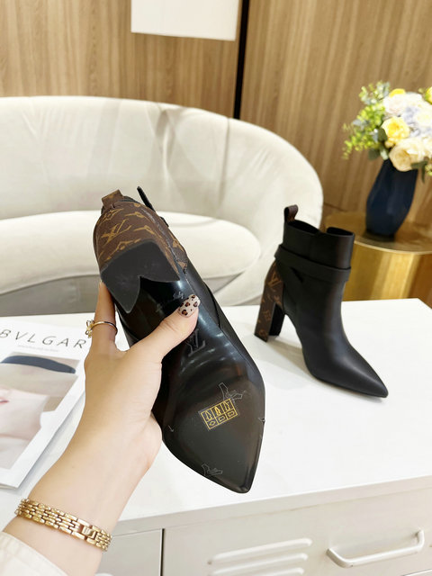 New Collection Fashion Women LV Shoes 094
