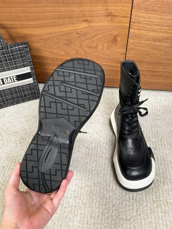 New Collection Fashion Valentino Women Shoes 021