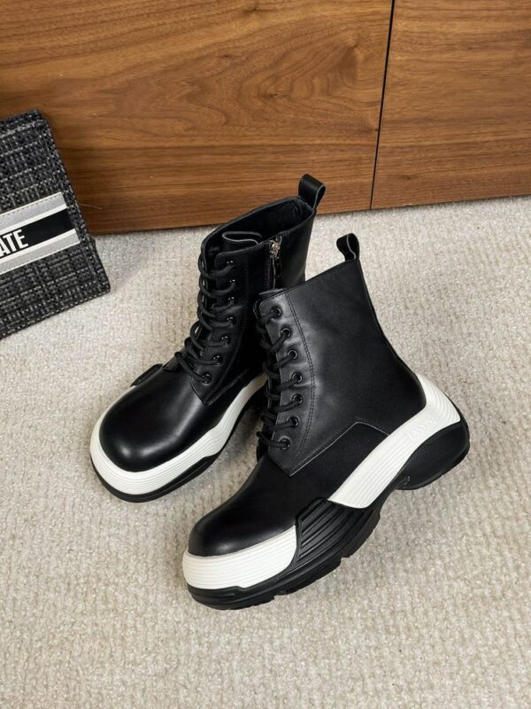 New Collection Fashion Valentino Women Shoes 019
