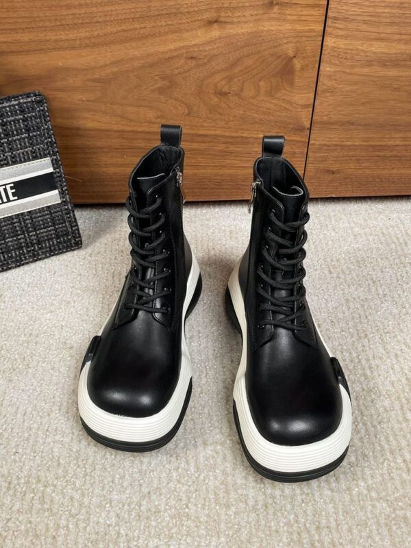 New Collection Fashion Valentino Women Shoes 019