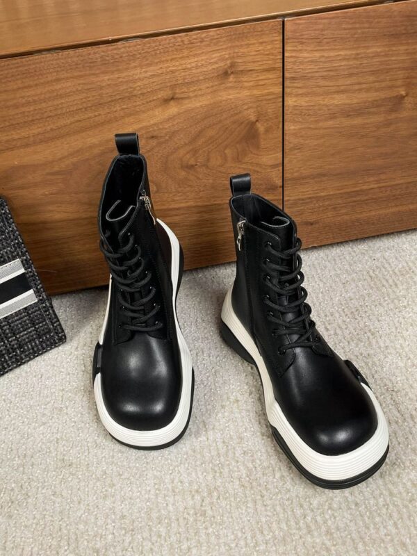 New Collection Fashion Valentino Women Shoes 019