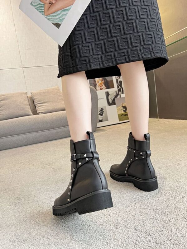 New Collection Fashion Valentino Women Shoes 017