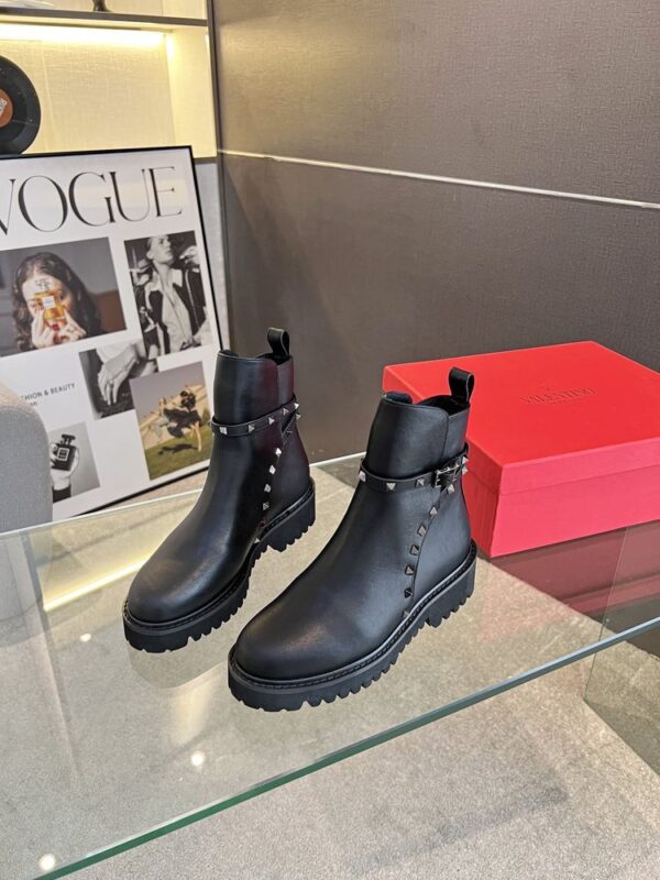 New Collection Fashion Valentino Women Shoes 017