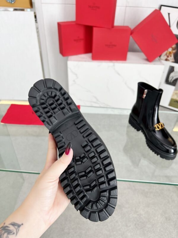 New Collection Fashion Valentino Women Shoes 015