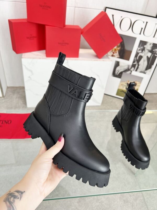 New Collection Fashion Valentino Women Shoes 013