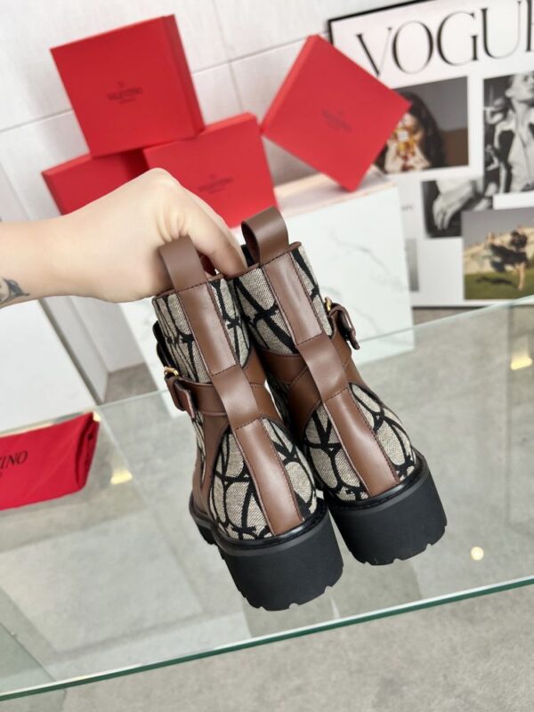 New Collection Fashion Valentino Women Shoes 005
