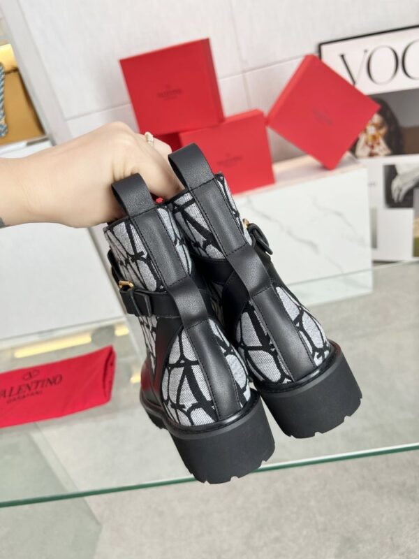 New Collection Fashion Valentino Women Shoes 004