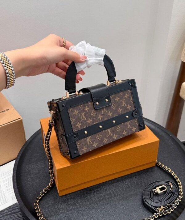 Modern Style Trendy Bag L5325