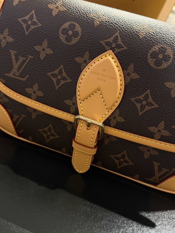 Modern Style Trendy Bag L311