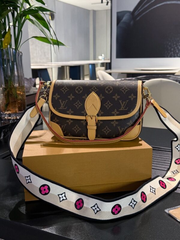 Modern Style Trendy Bag L311