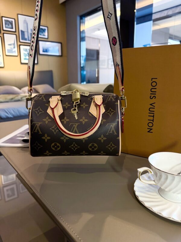 Modern Style Trendy Bag L309