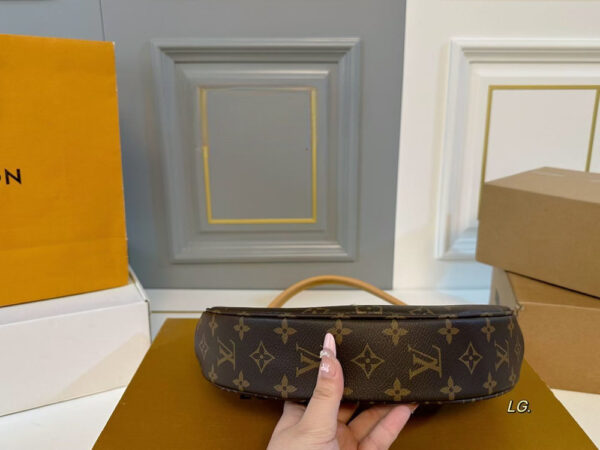 Modern Style Trendy Bag L5357