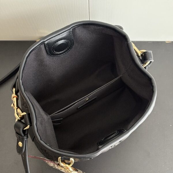 Iconic GG Handbag 815118