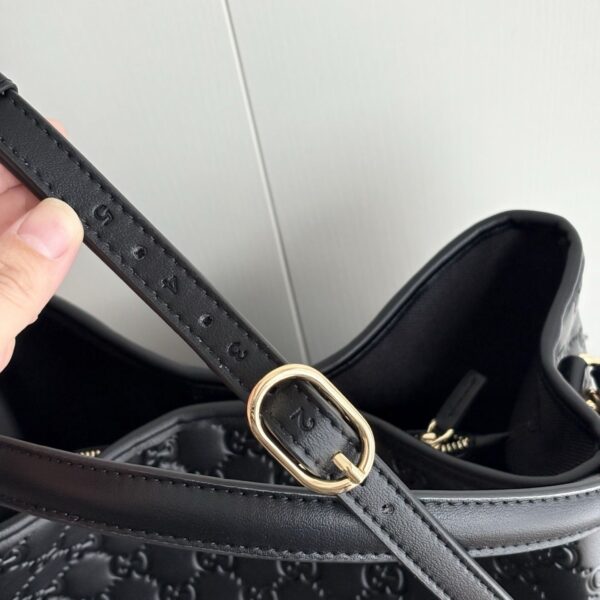 Iconic GG Handbag 815103