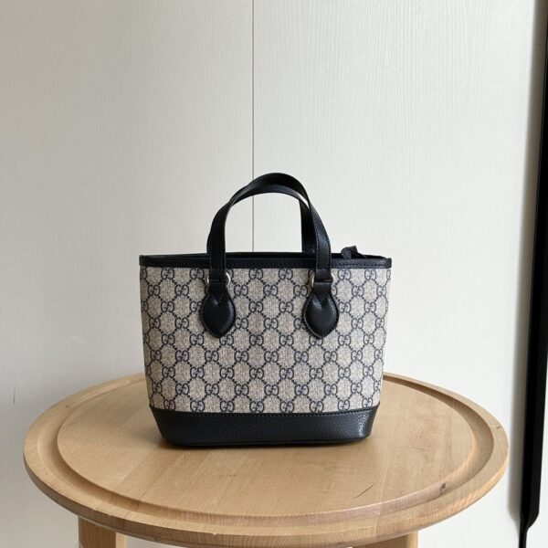 Iconic GG Handbag 811716