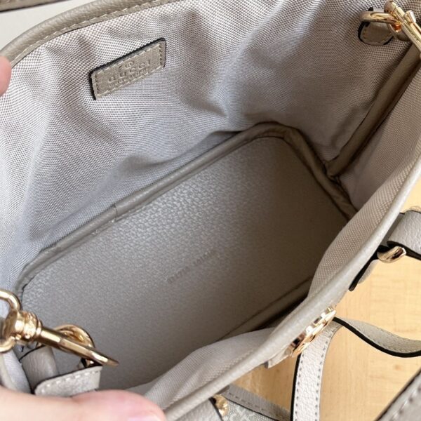 Iconic GG Handbag 811716