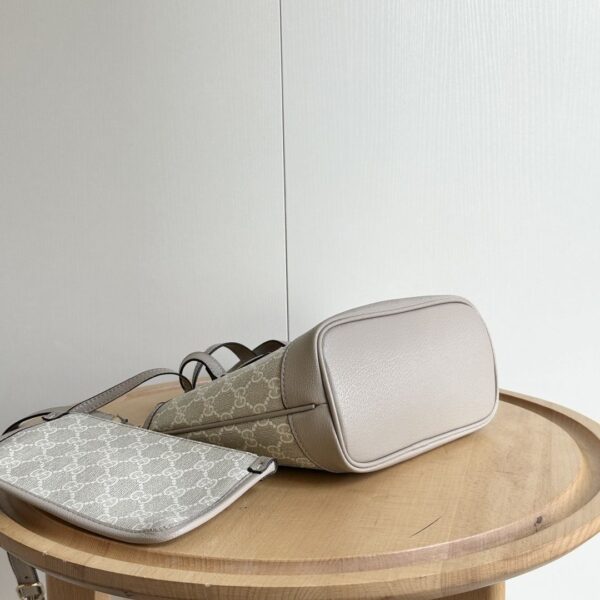 Iconic GG Handbag 811716