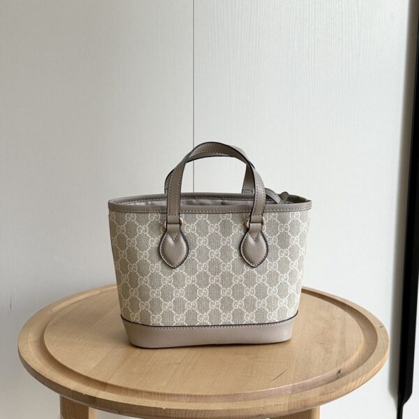 Iconic GG Handbag 811716