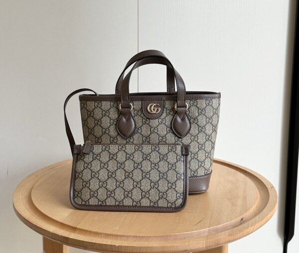 Iconic GG Handbag 811716