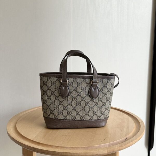 Iconic GG Handbag 811716