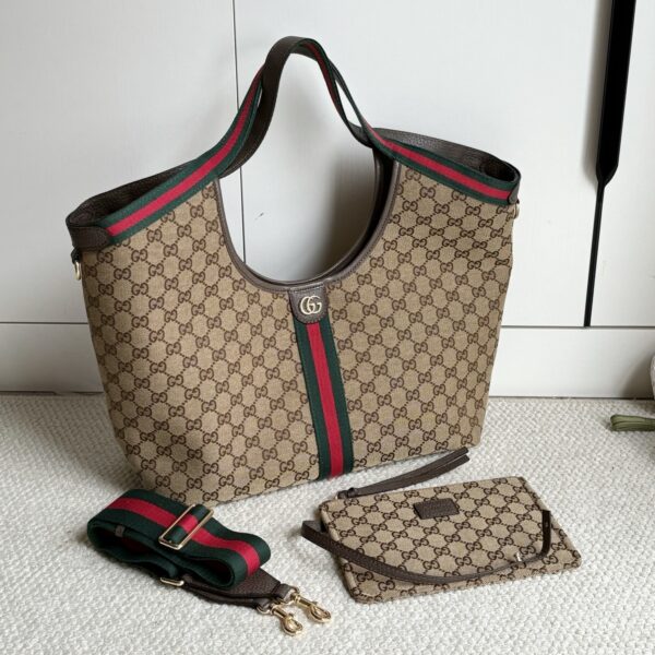 Iconic GG Handbag 853971.2