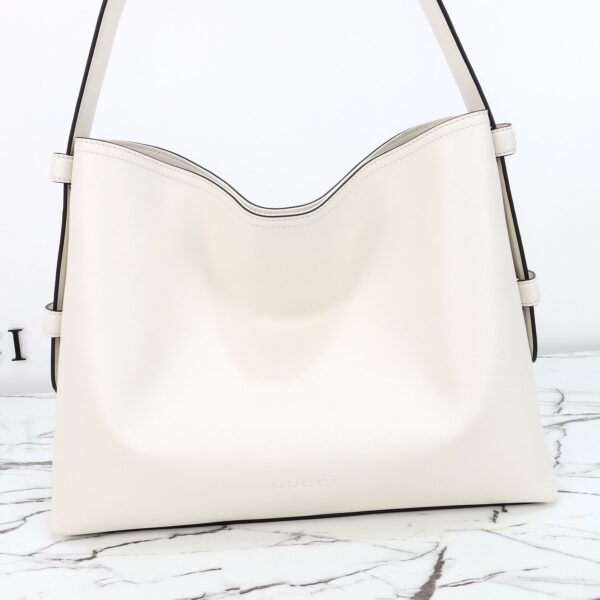 Modern Style Trendy GG Handbag 850926.1