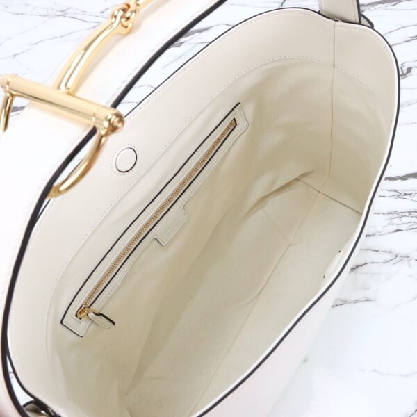 Modern Style Trendy GG Handbag 850926.1