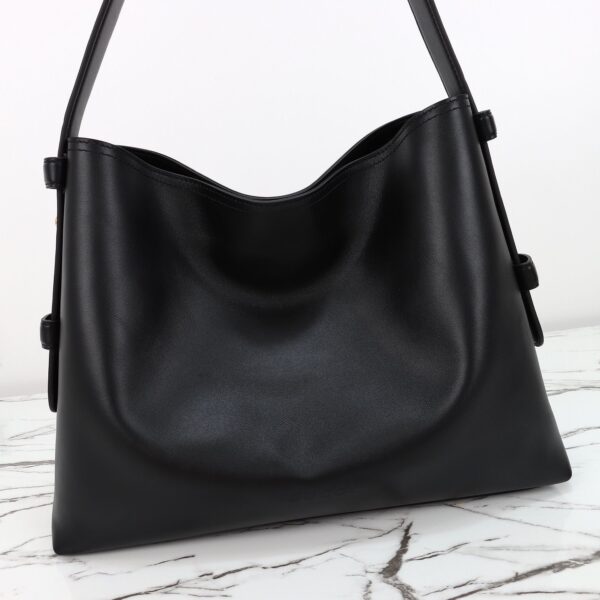 Modern Style Trendy GG Handbag 850926.1