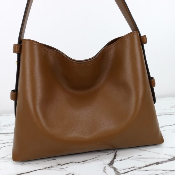 Modern Style Trendy GG Handbag 850926